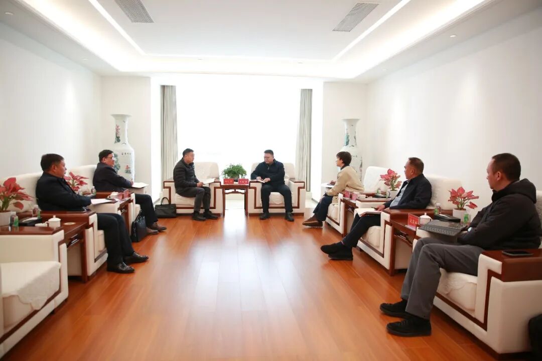 公司與宣威市政府座談推進項目建設(shè)與合作